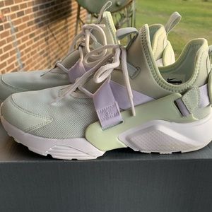 Nike Women Huaraches City
